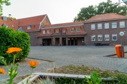 Gebäude Grundschule in Holt