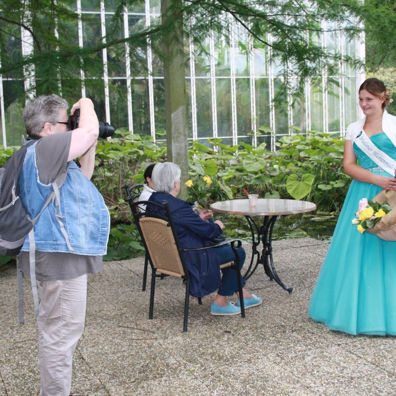 Häufig wurde das Straelener Blumenmädchen im Schlosspark in Arcen fotografiert. 