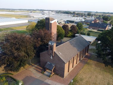 Kirche in Auwel-Holt