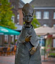 Marktbrunnen mit Bischhof St. Anno Marktbrunnen mit Bischhof St. Anno