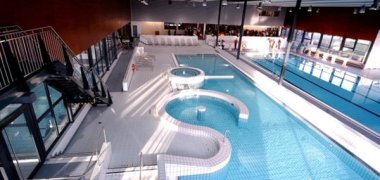 Das Hallenbad wasserstraelen Das Hallenbad wasserstraelen